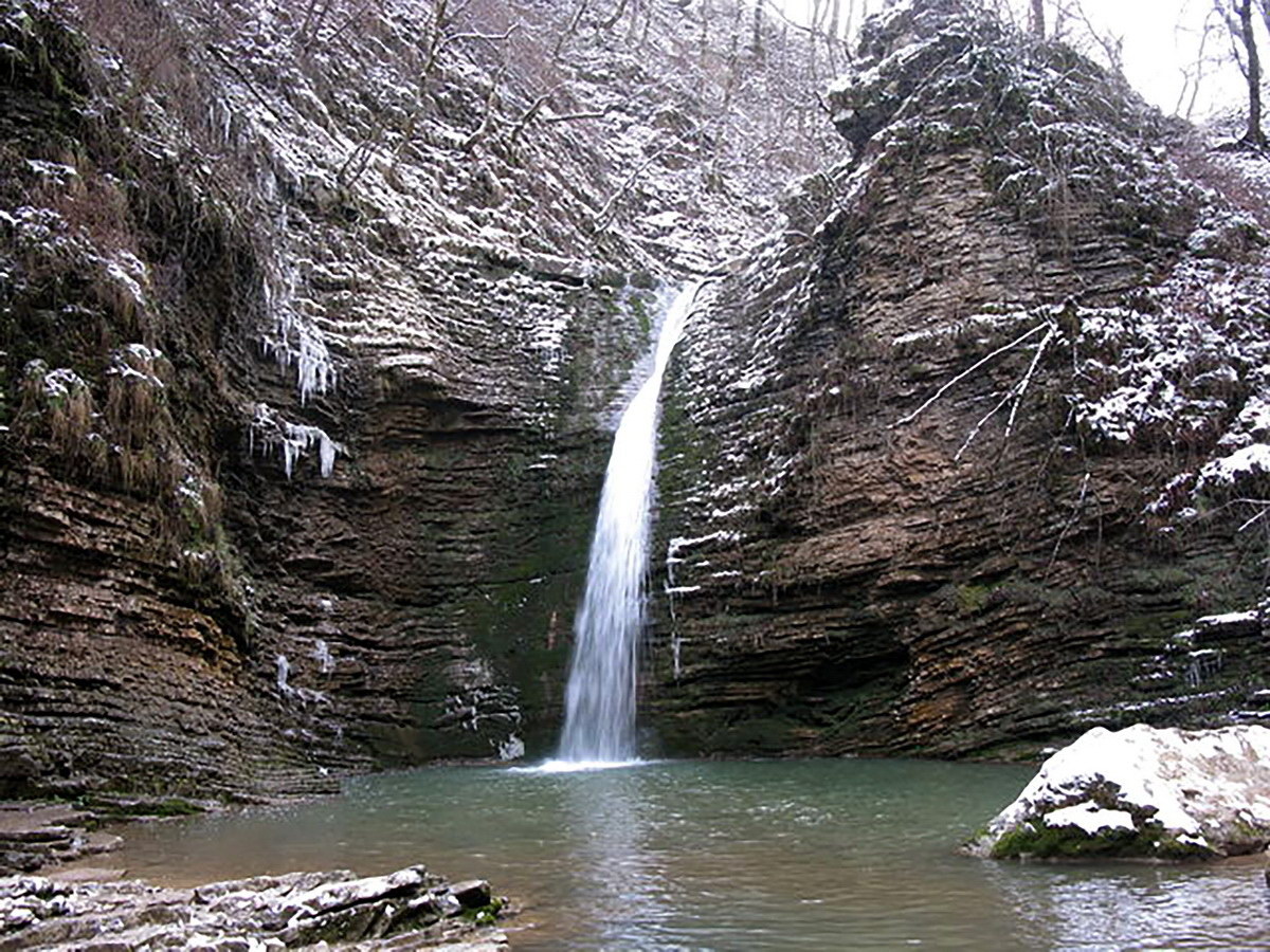 Водопад «Девичья коса», известный так же под названием «Шнурок»