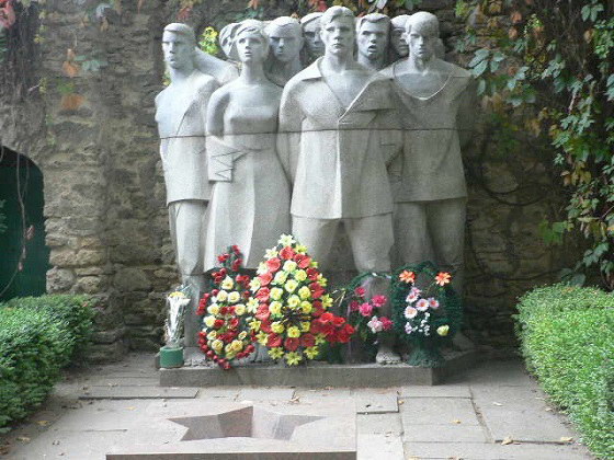 Памятник в Аскания Нова