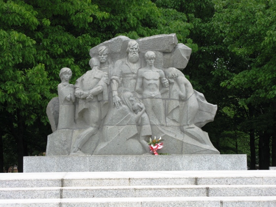 Памятник жертвам фашистского террора
